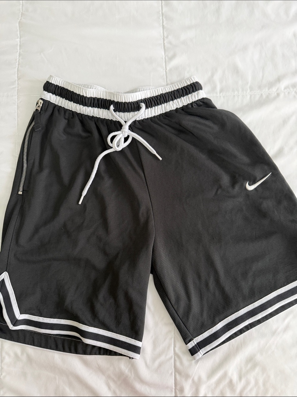 Men’s Nike DNA Dri-Fit 8” inseam Basketball Shorts, Size Small